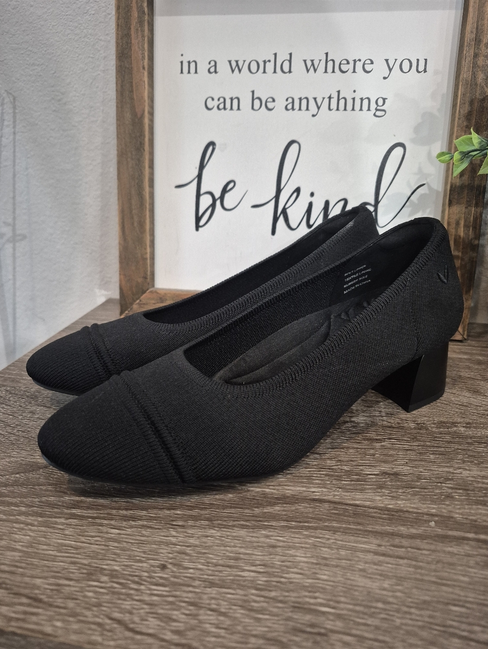 NEW Vivaia Julie Arch Pro Stress Low Block Heel Pumps - Women Shoes Size 39 - Picture 2 of 7